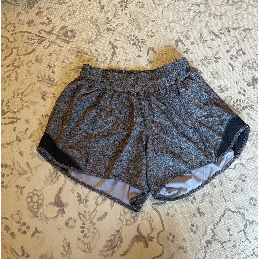 Lululemon hotty hot low rise short 4”